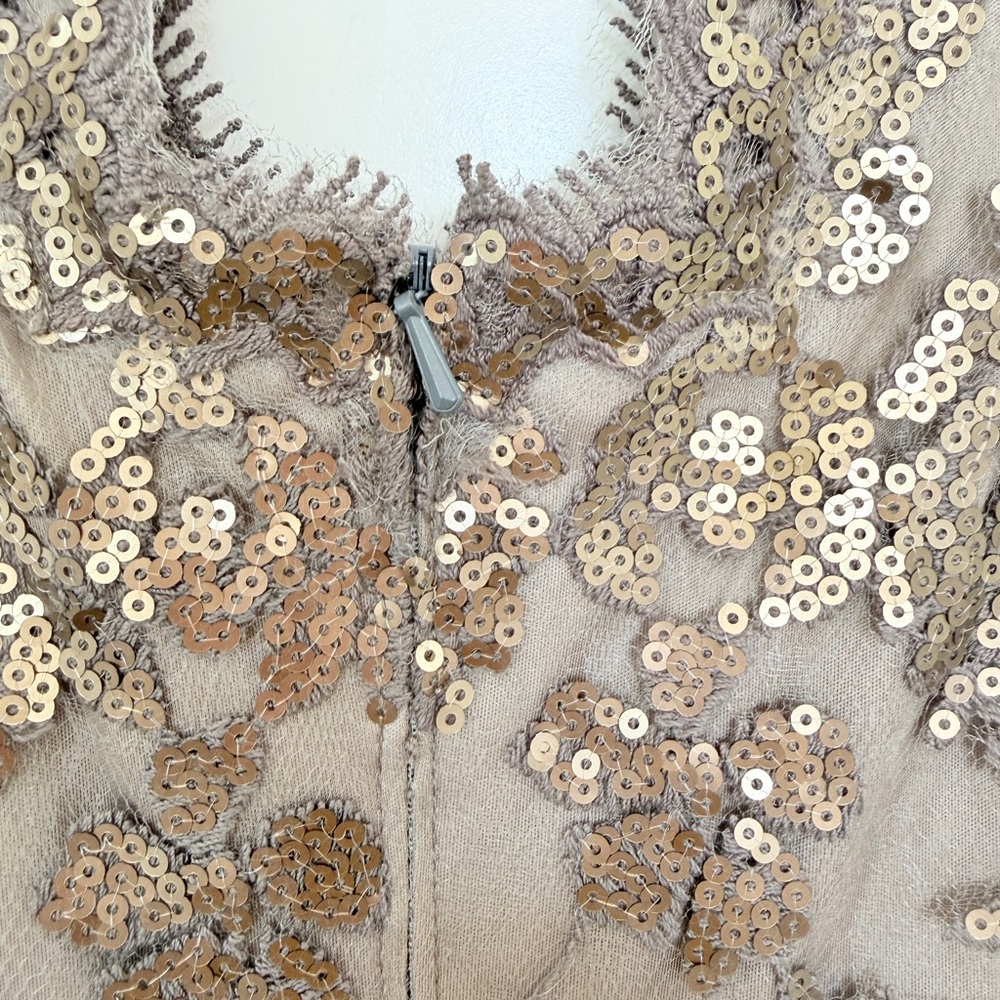 NWT Tadashi Shoji Sequin Lace Sheath Dress in Smoked Pearl
- Size 12 - Picture 12 of 16